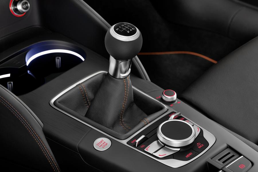 Детали интерьера Audi A3 1.8T S-Line Quattro (8V) 2012 года  (WW) (фото 17 из 101)